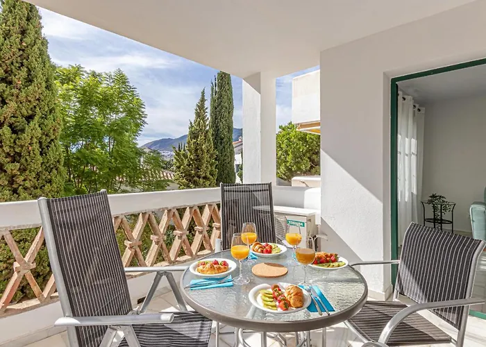 797 Holiday Rentals - Apartamento frente al Parque la Paloma con piscina